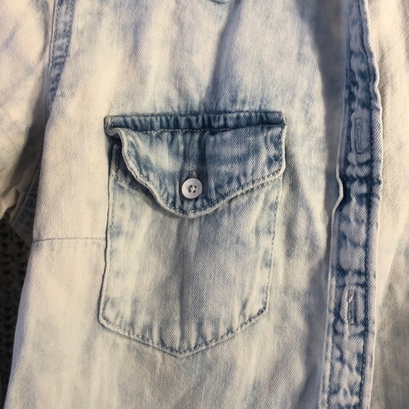 Gap Denim Button Down - Bleach Wash - Picture 3 of 7